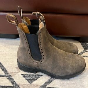 Blundstone Chelsea boot.  Worn once, like new!